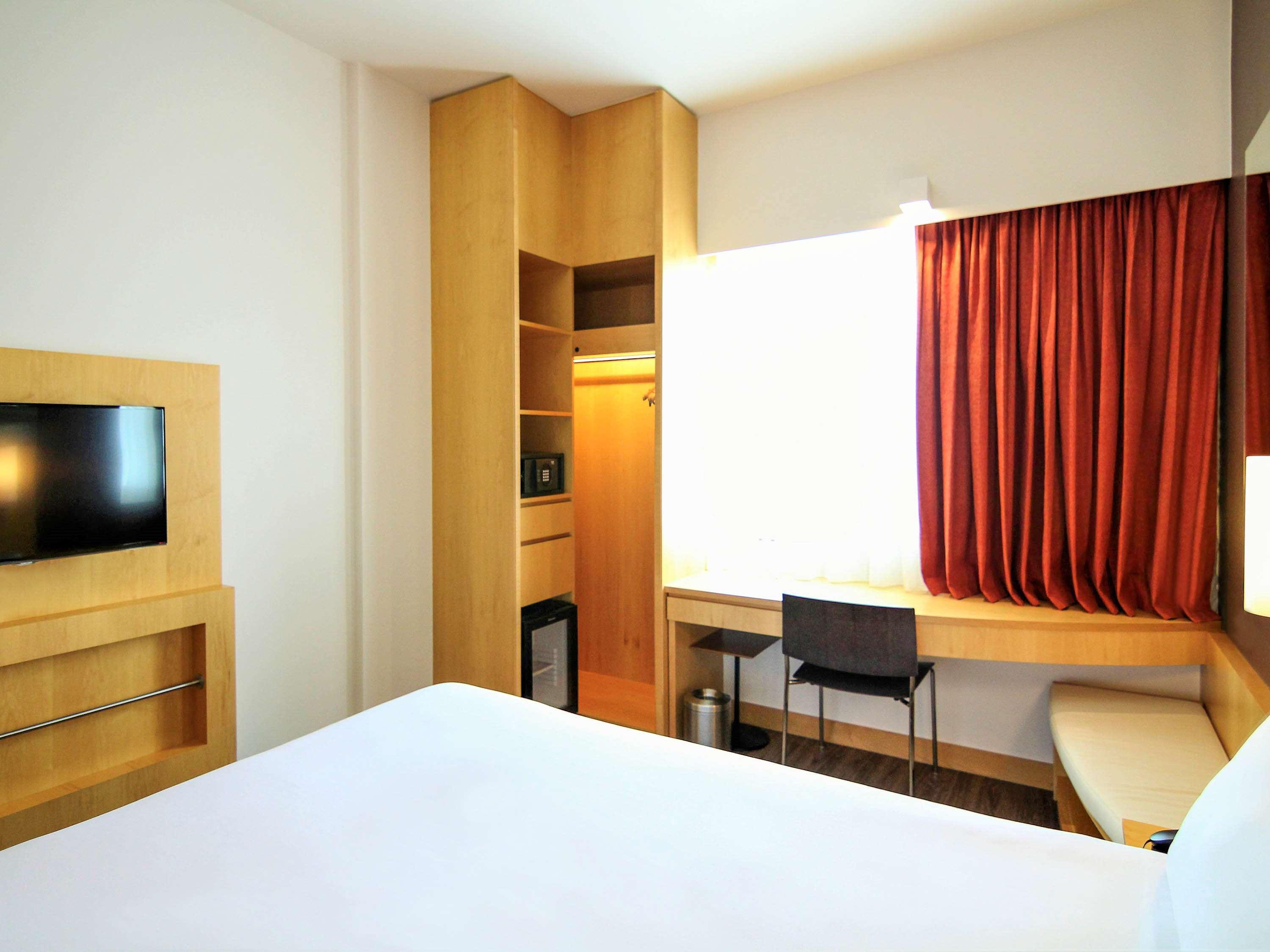 Ibis One Central — 10