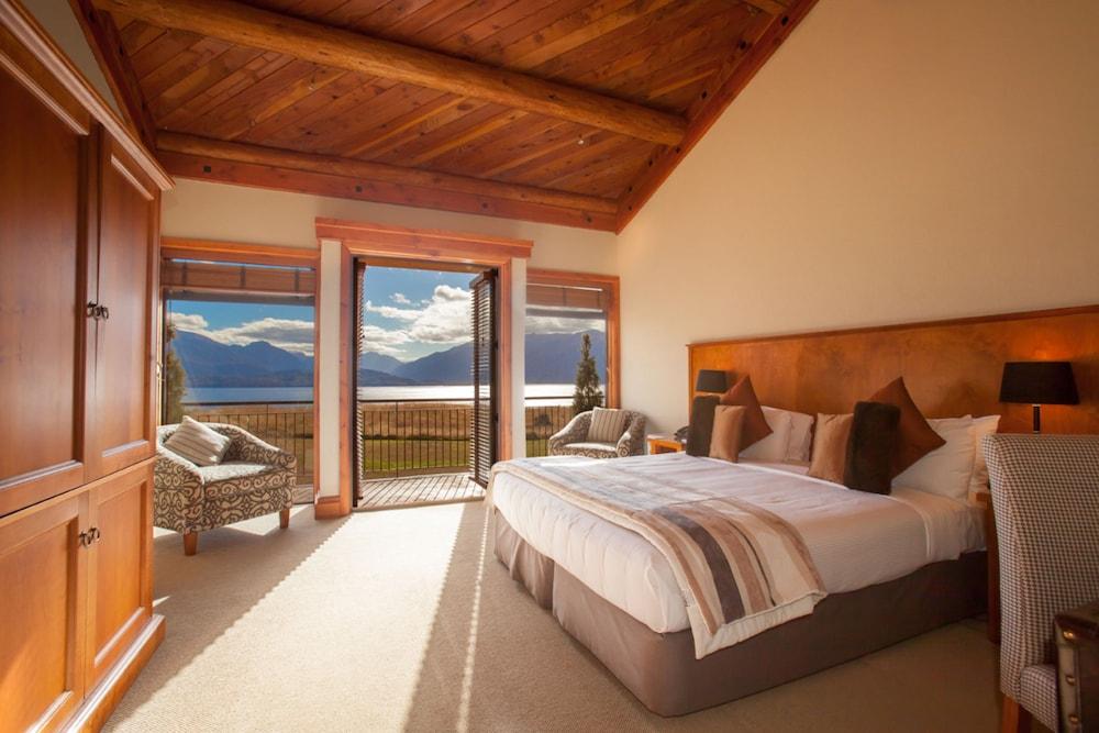 FIORDLAND LODGE 90787 — 10