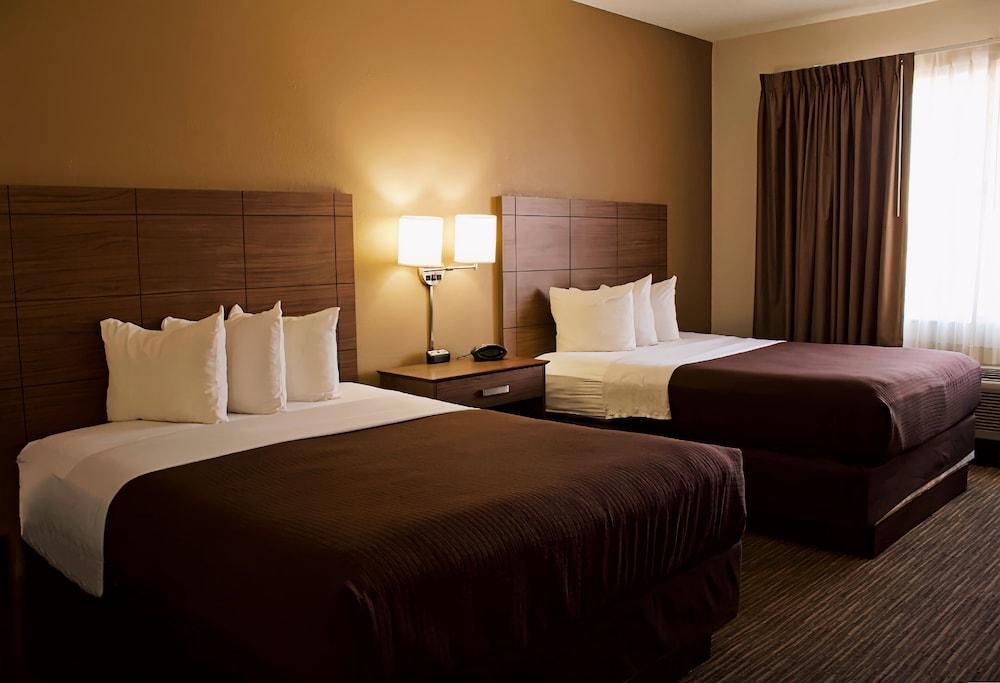 Quality Suites University — 10