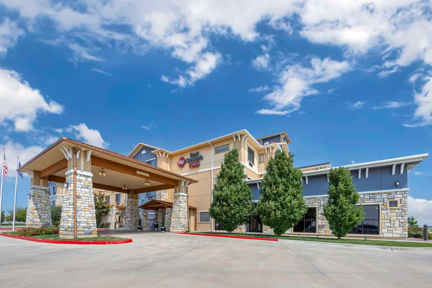 Best Western Plus Emerald Inn & Suites — 2