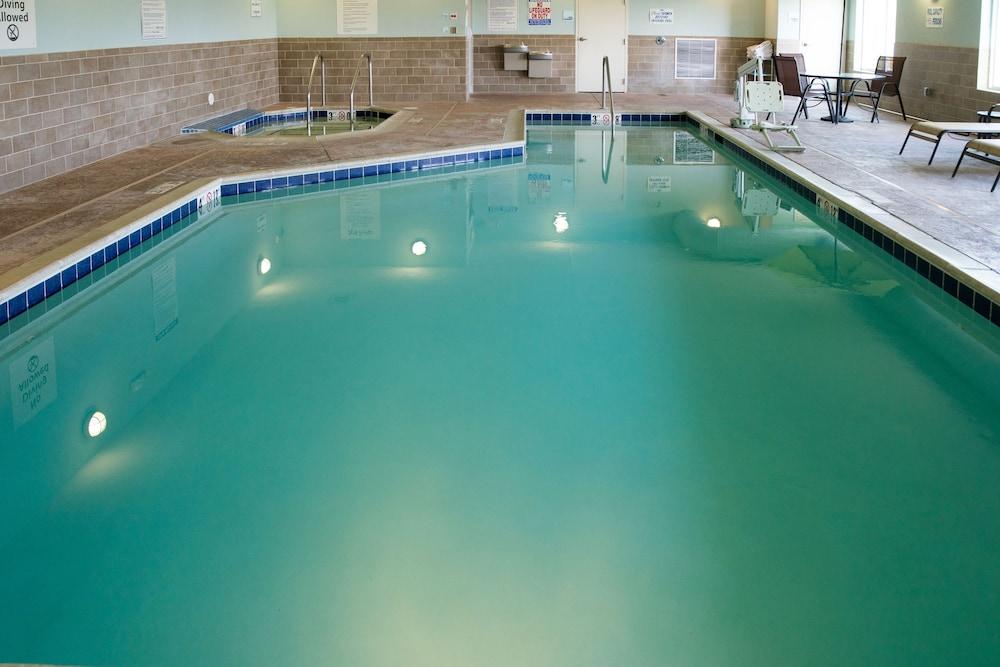 HOLIDAY INN EXPRESS HOTEL & SUITES ALBERT LEA - I-35 — 3