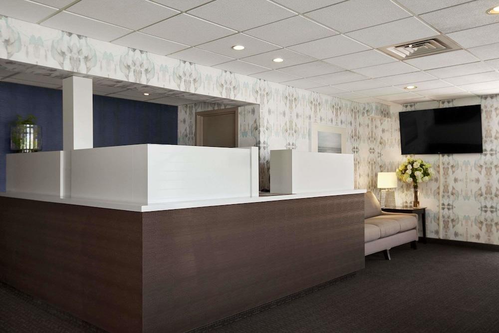 Travelodge by Wyndham Hubbard OH — 4