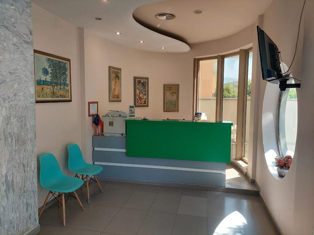 Green Hotel — 7