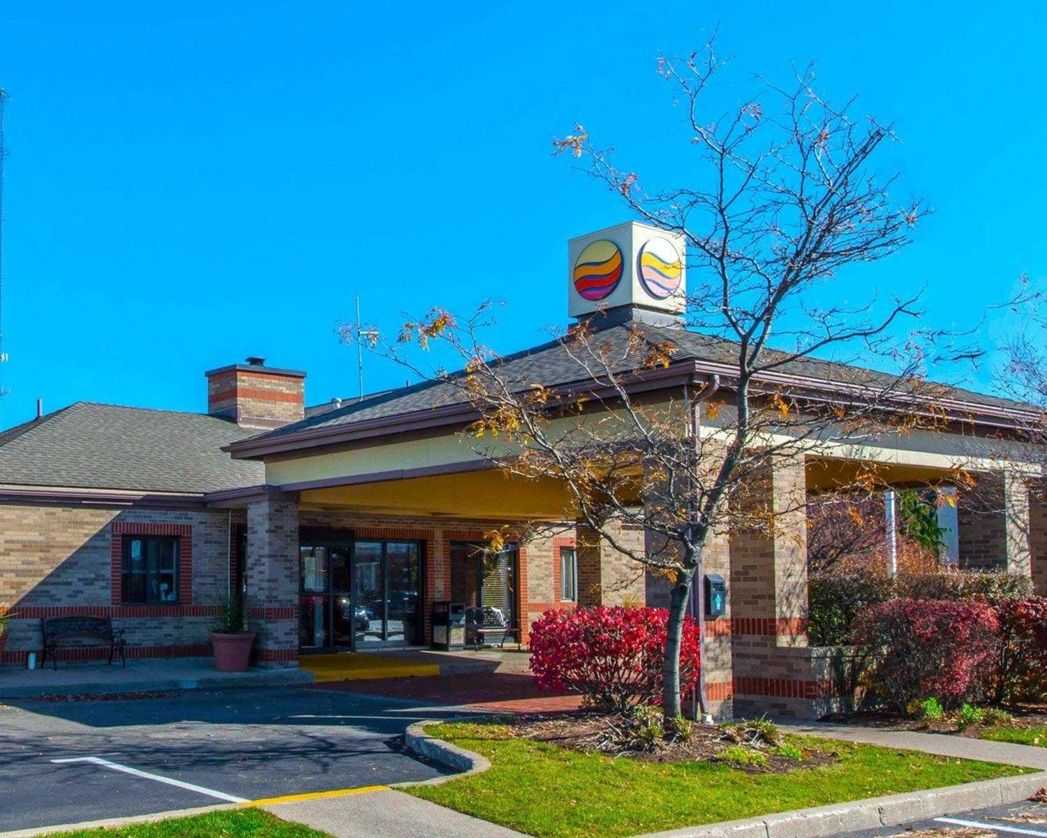 Comfort Inn & Suites Erie - Splash Harbor Indoor Waterpark — 2