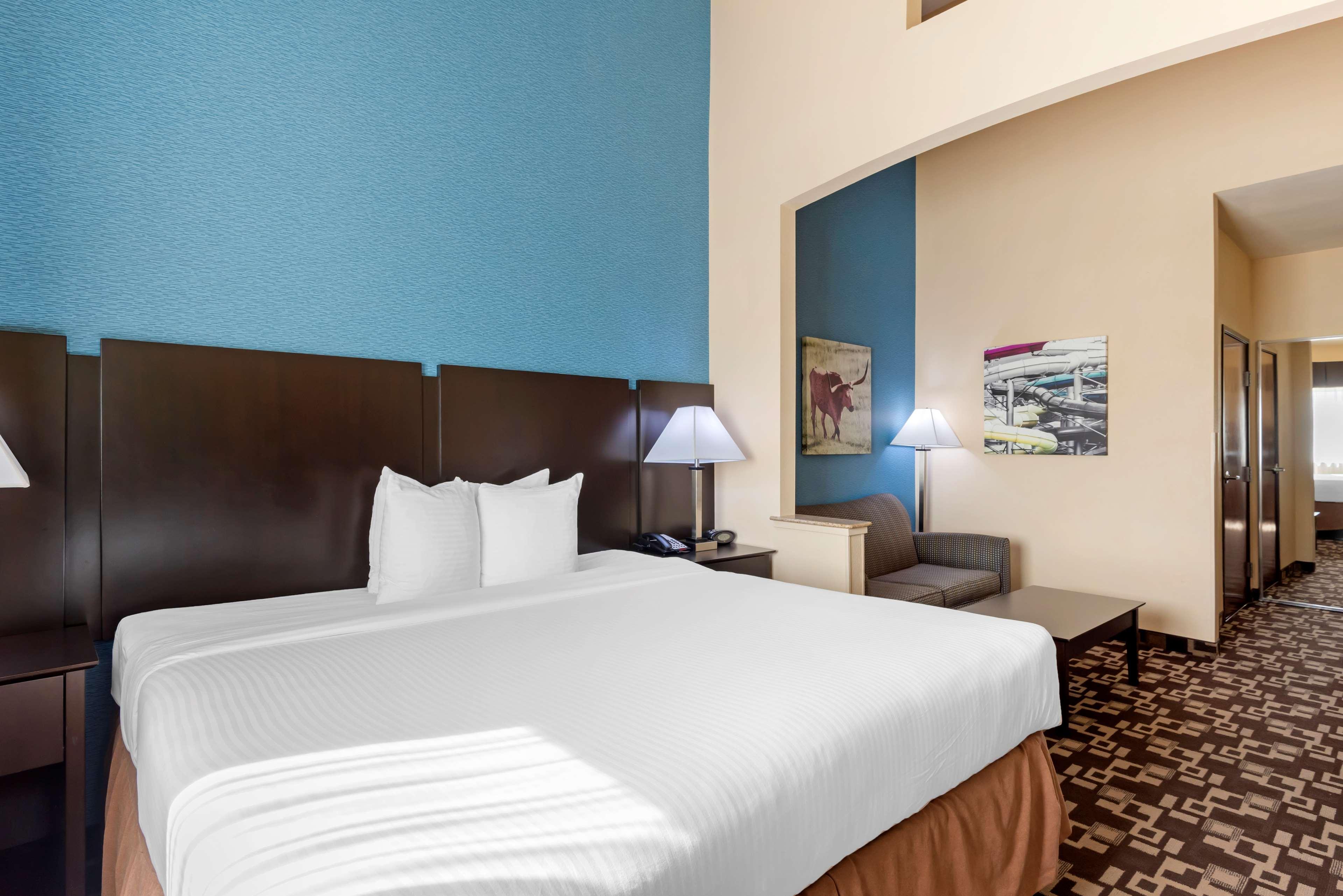 Best Western Plus Arlington North Hotel and Suites — 10