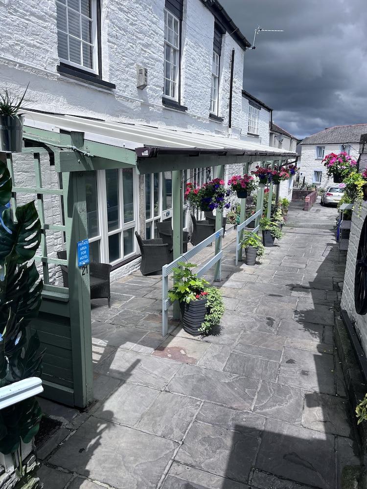Molesworth Arms Hotel — 3