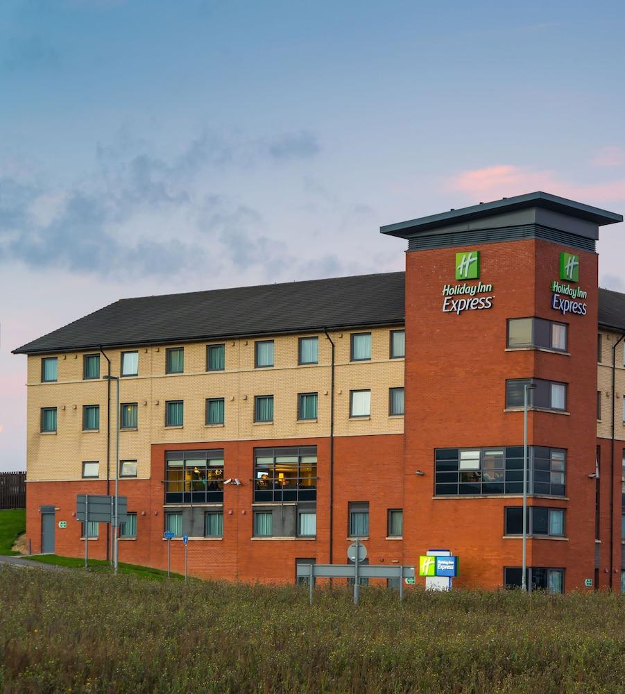 Holiday Inn Express London Luton Airport — 1