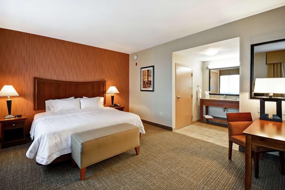 Hampton Inn and Suites Folsom — 9