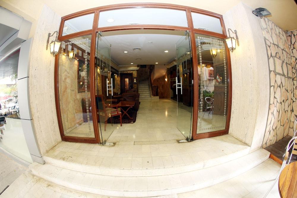 Le Marly Hotel — 2