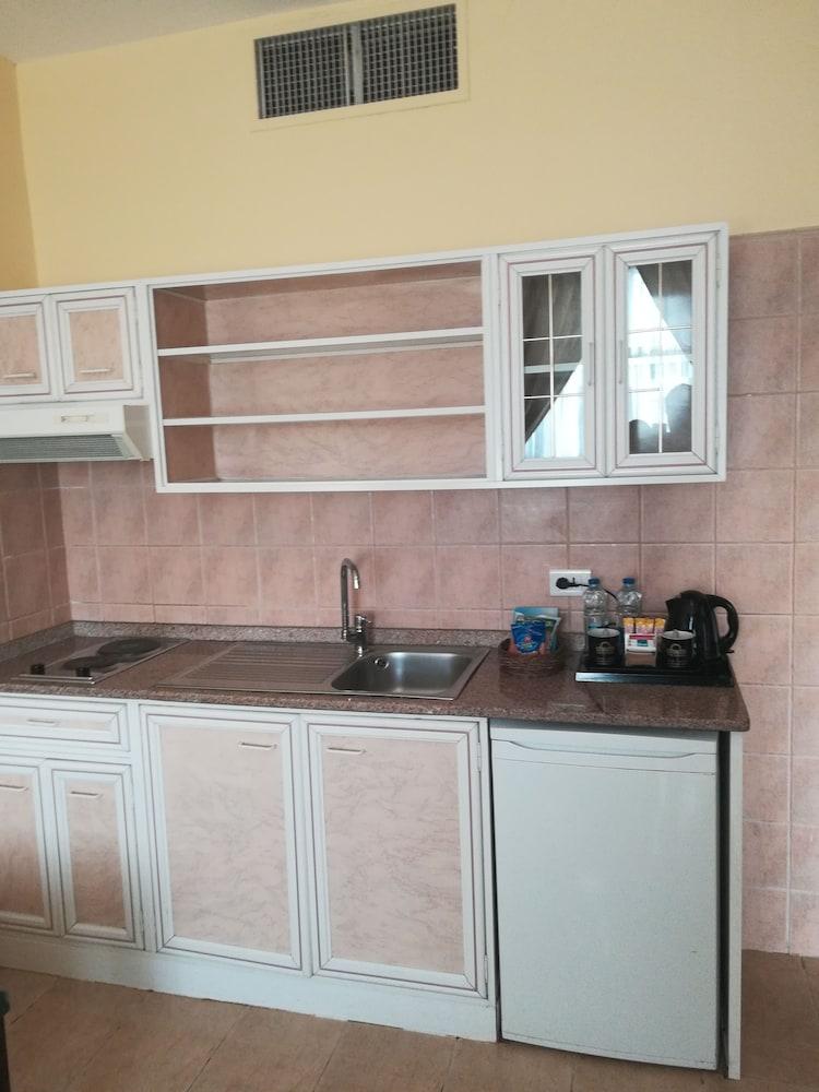 Days Inn by Wyndham Hotel Suites Amman — 10