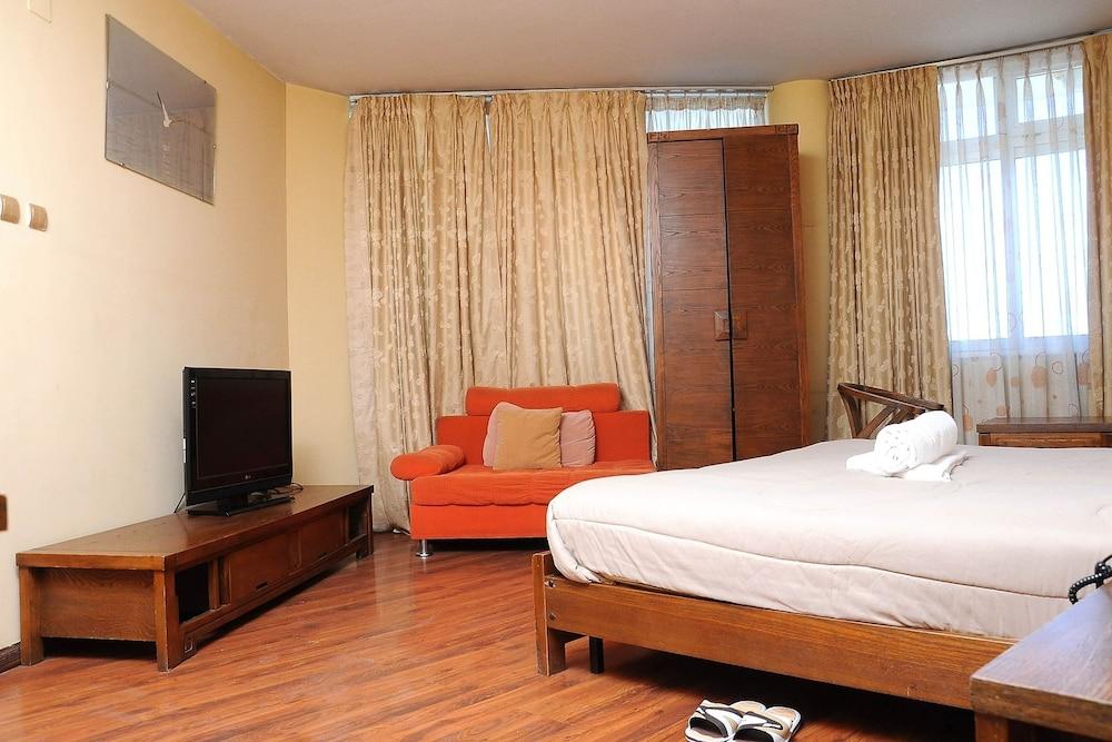 Dimitri Hotel — 8