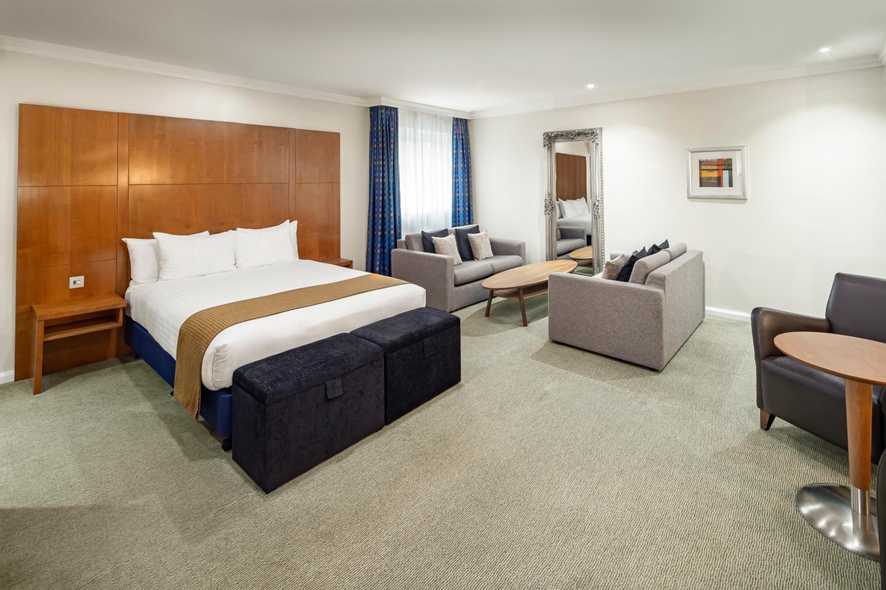 HOLIDAY INN BASINGSTOKE — 6