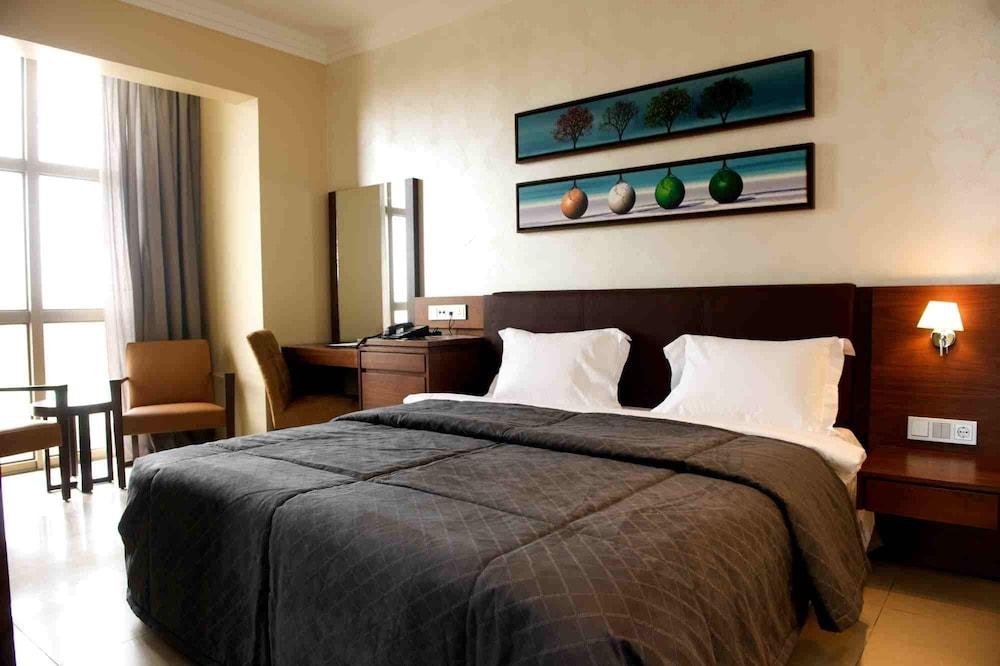 The Avenue Suites 1142338 — 4