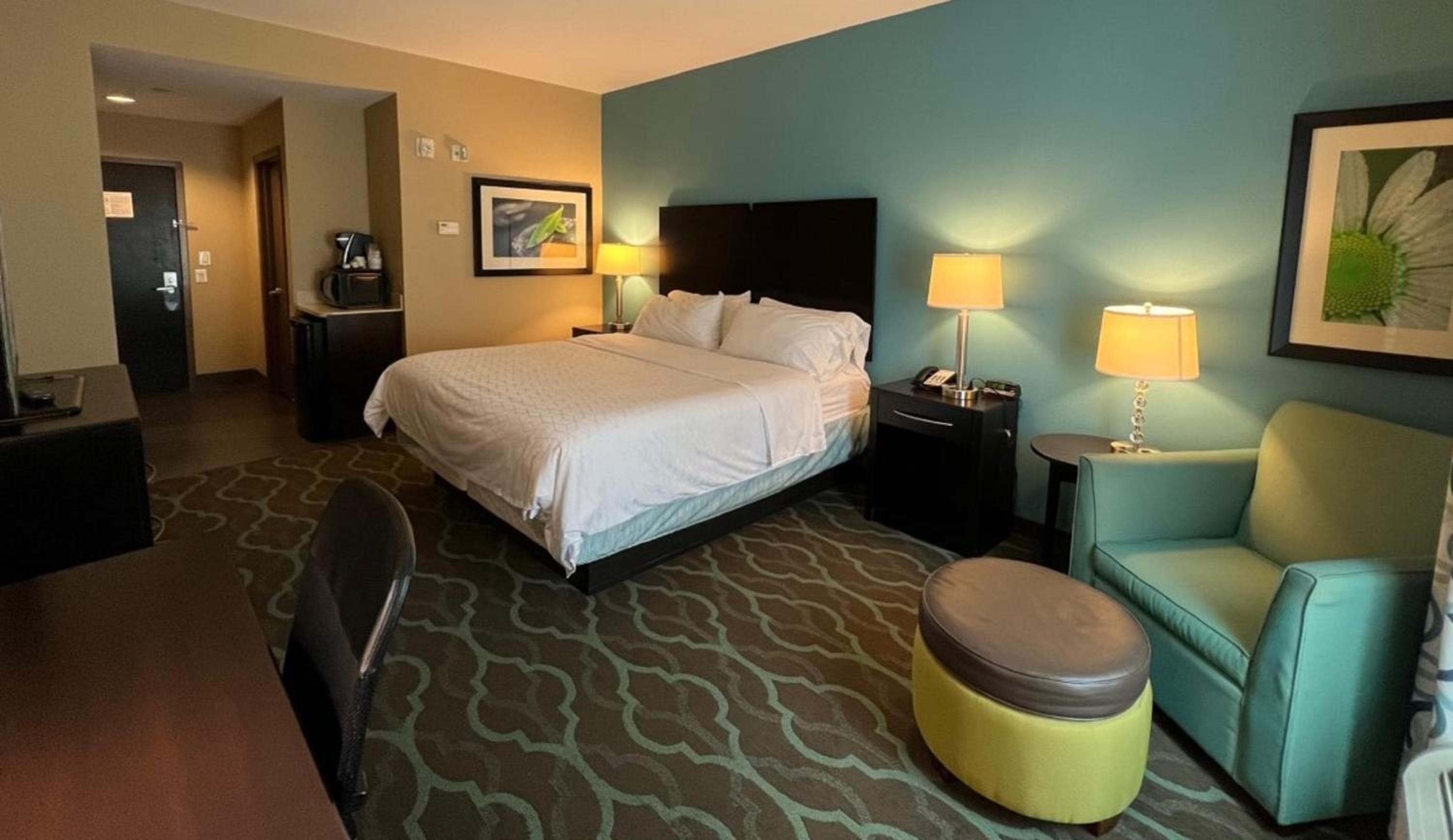 Holiday Inn Express and Suites Cuero — 9