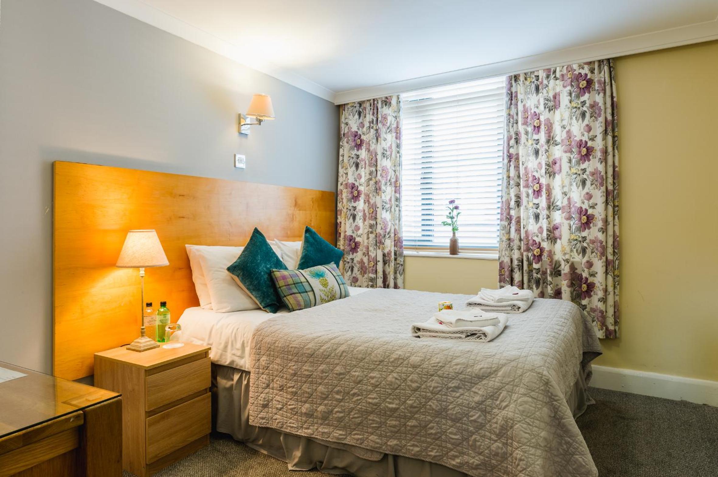 VICTORIA HOUSE HOTEL — 7