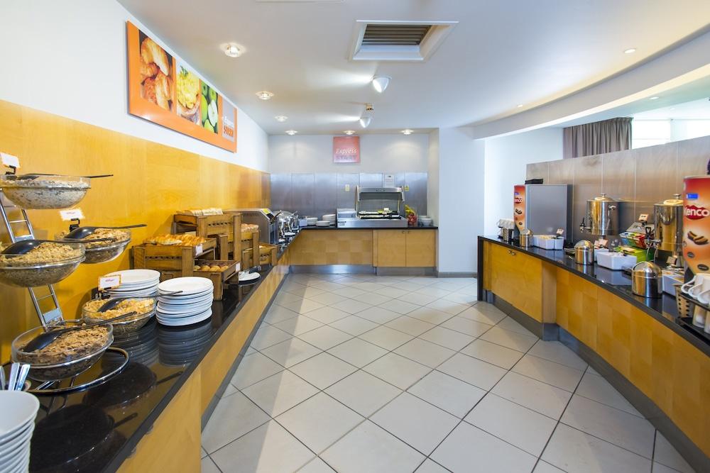 EXPRESS BY HOLIDAY INN CAMBRIDGE — 6