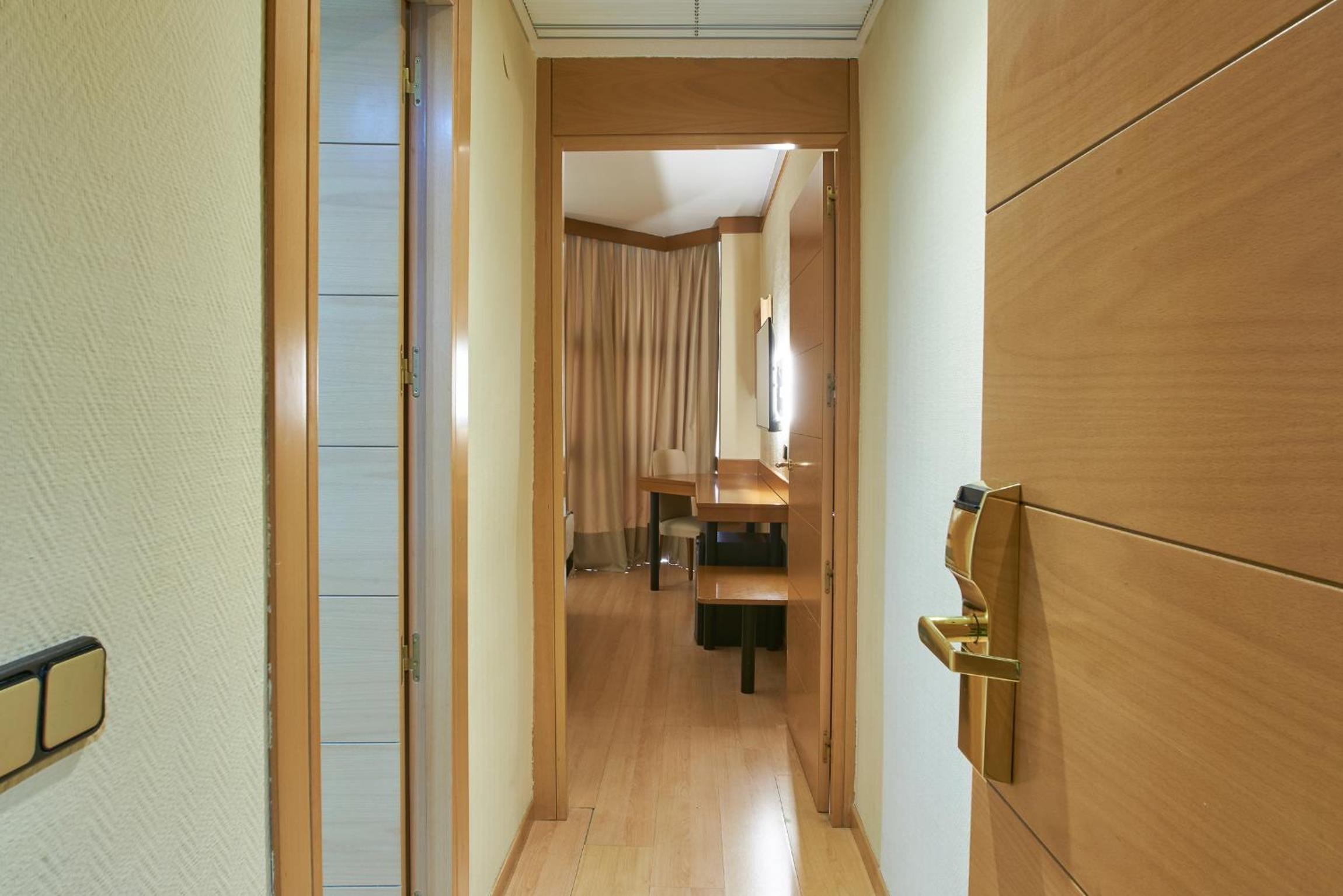 JW Marriott Hotel Marina — 6