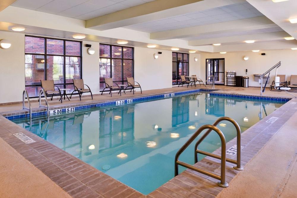 Hampton Inn Gonzales — 2