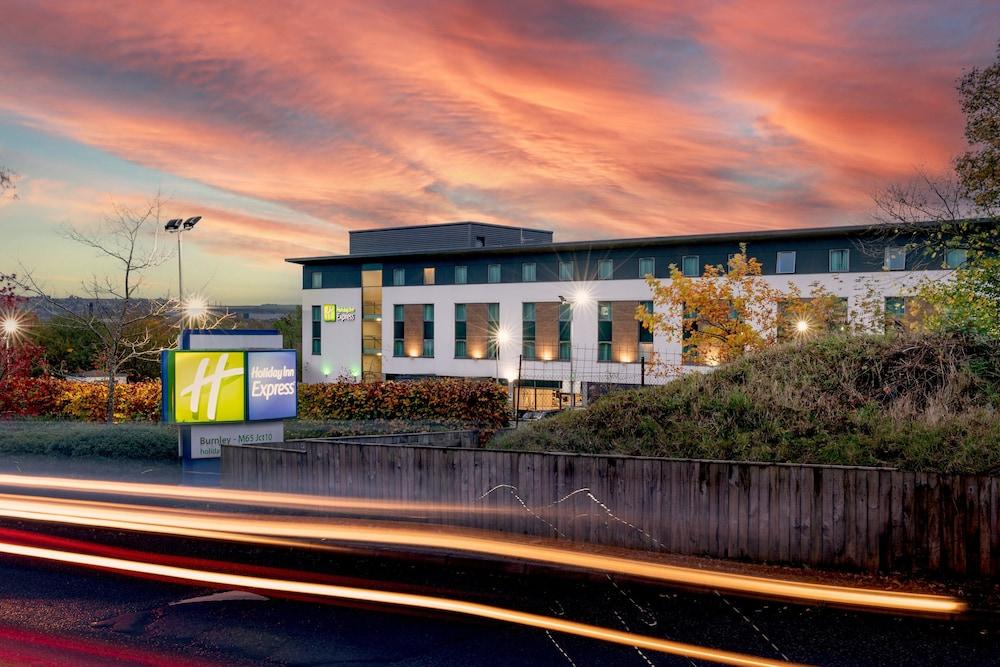 Holiday Inn Express Burnley — 6