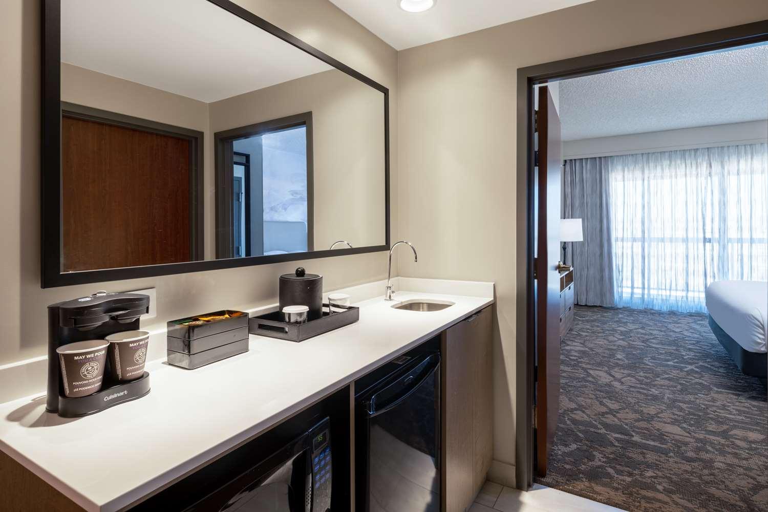 Embassy Suites by Hilton Albuquerque — 4