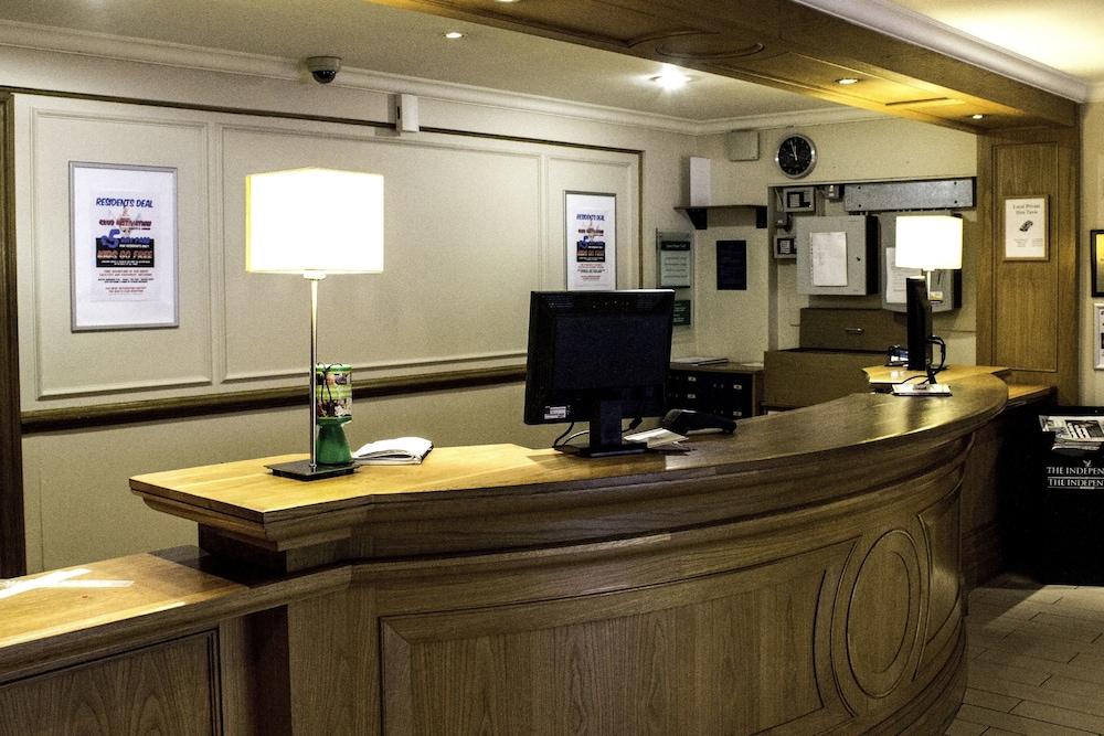 Airport Inn Manchester Hotel and Spa — 5