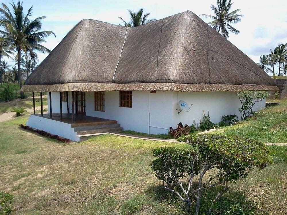 Blue Moon Beach Holiday Resort 1209278 — 2
