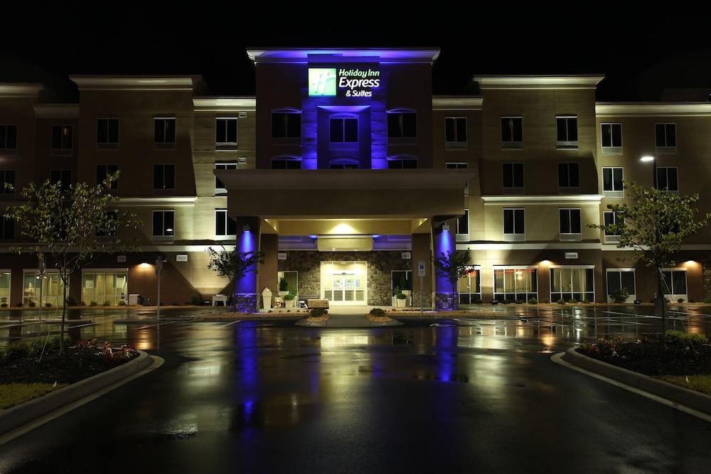 Holiday Inn Express Hotel &amp; Suites GOLDSBORO - BASE AREA — 1