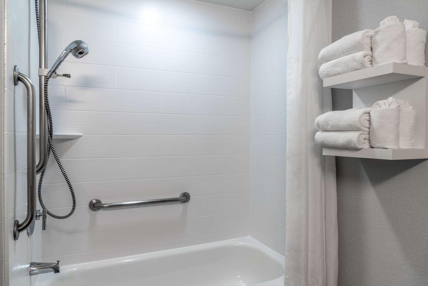 Hampton Inn Kansas City Lees Summit — 2