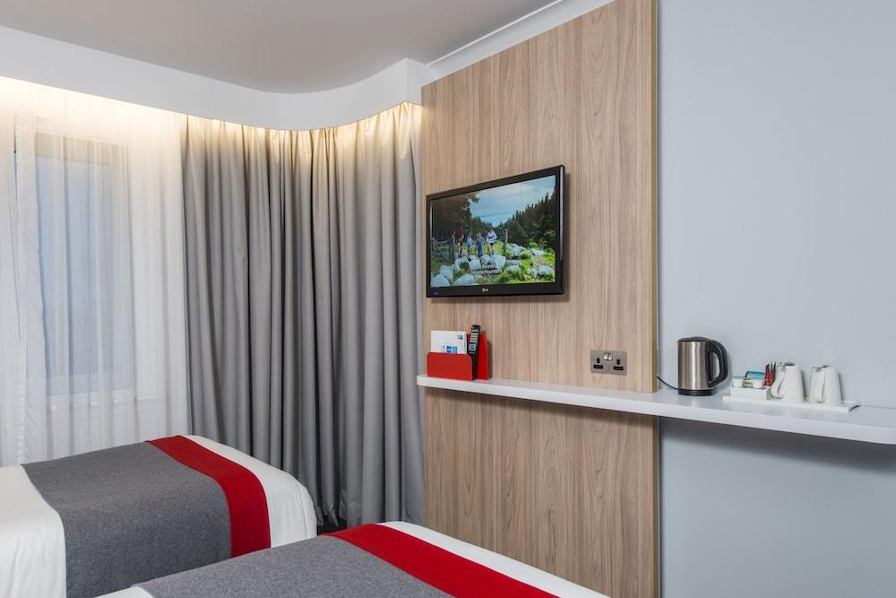 EXPRESS BY HOLIDAY INN GLASGOW AIRPORT — 6