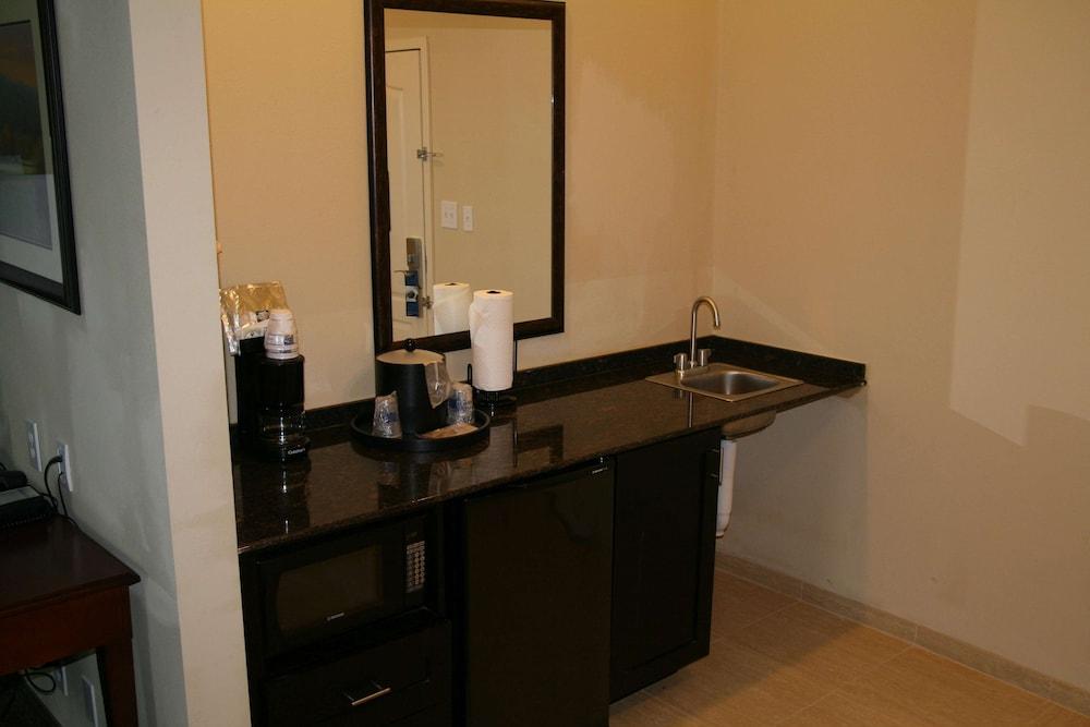 Hawthorn Extended Stay by Wyndham Kilgore — 6