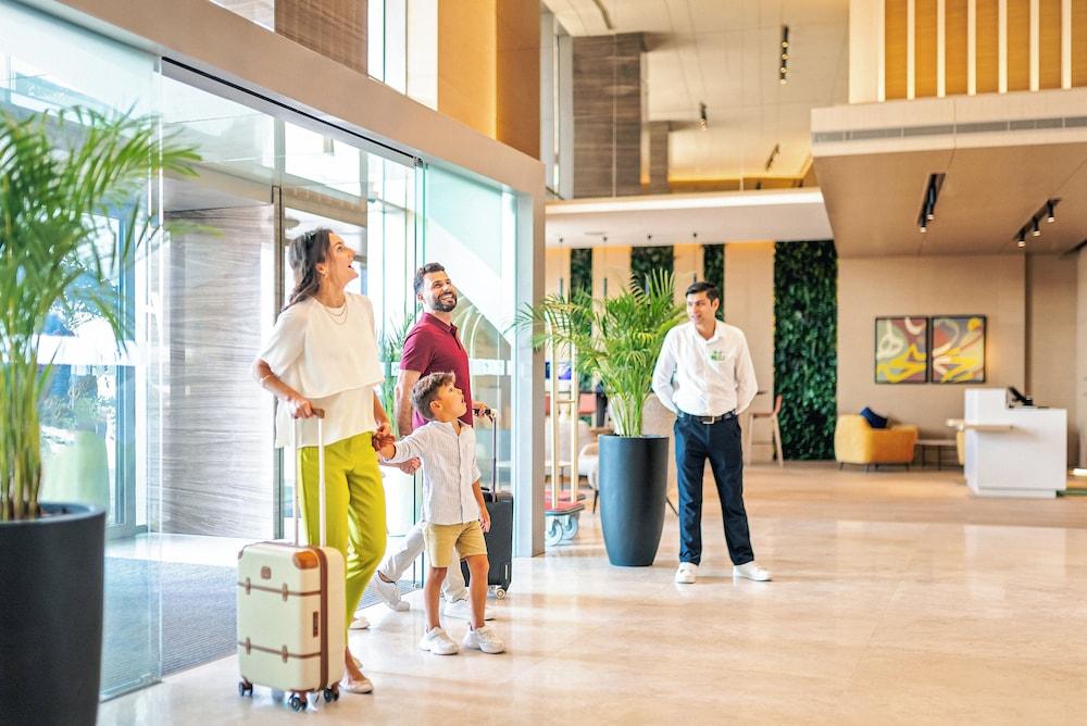 Holiday Inn & Suites Dubai Science Park — 6