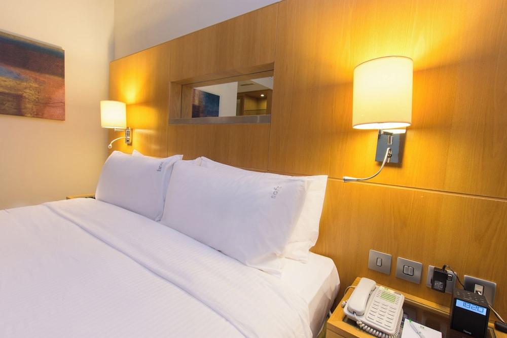 Holiday Inn Abu Dhabi Hotel