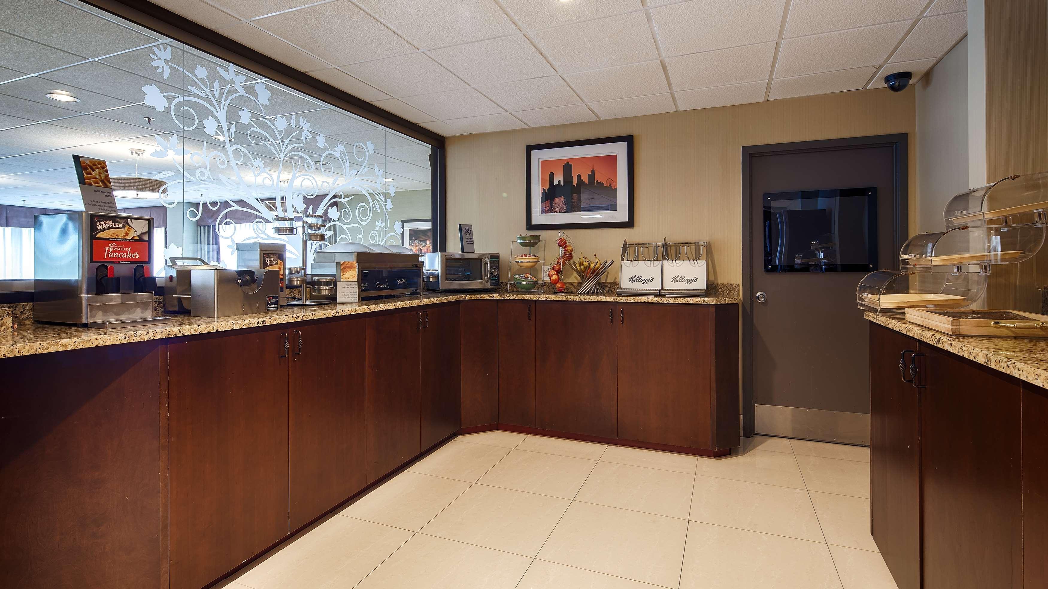 O Hare North Elk Grove Hotel — 2