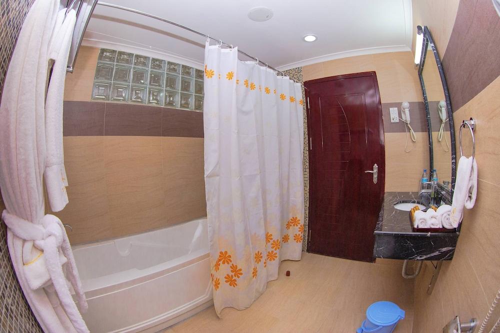 Tiffany Diamond Hotel Indira Gandhi Street — 3