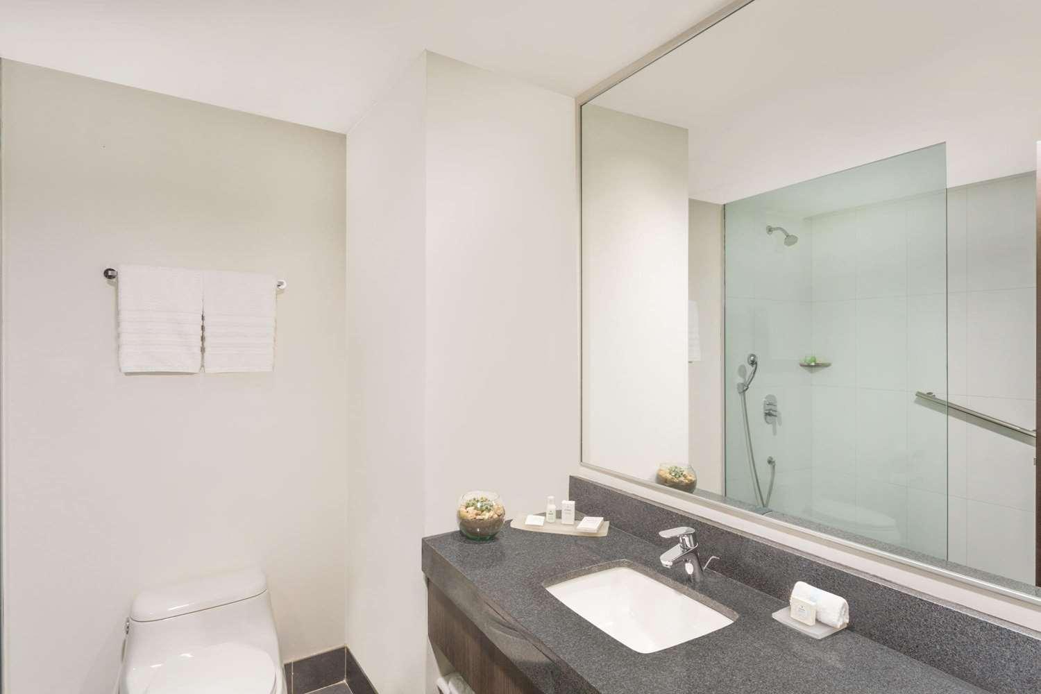 Wyndham Guayaquil Puerto Santa Ana 957365 — 7