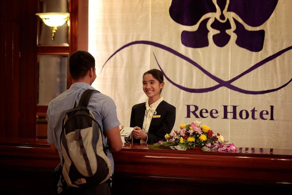 REE HOTEL 98558 — 9