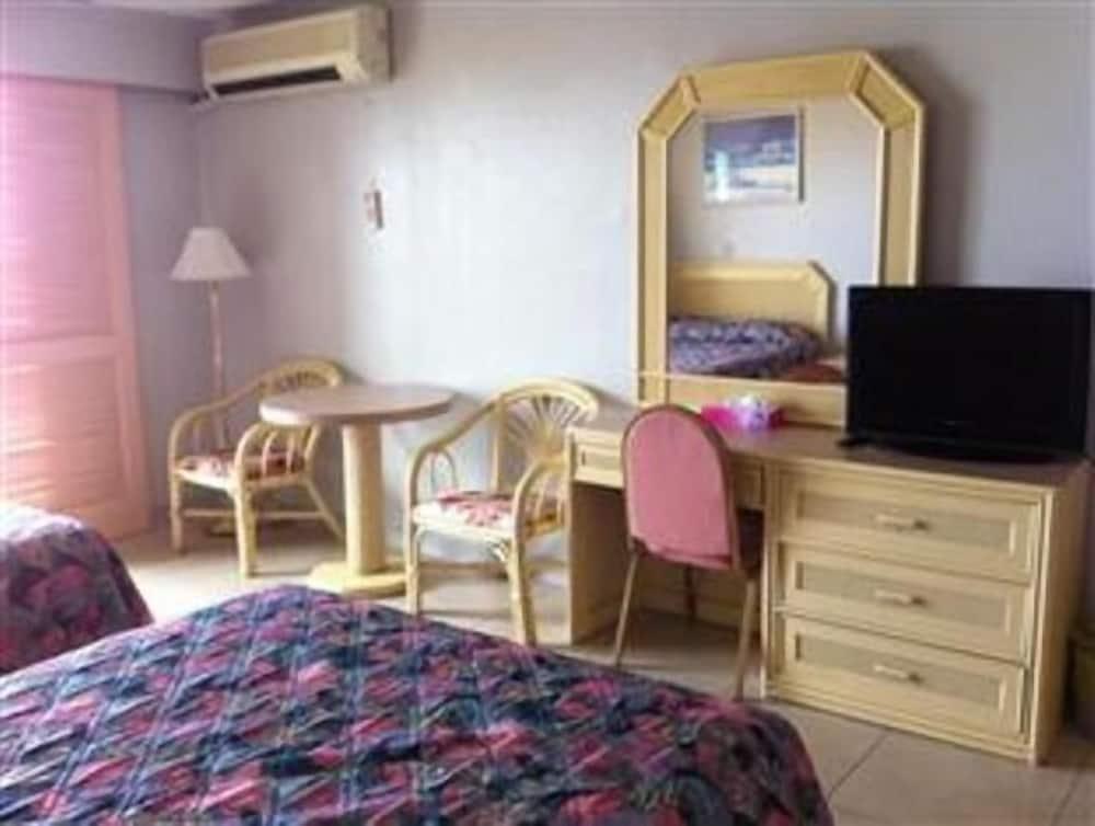 Tumon Bay Capital Hotel — 10