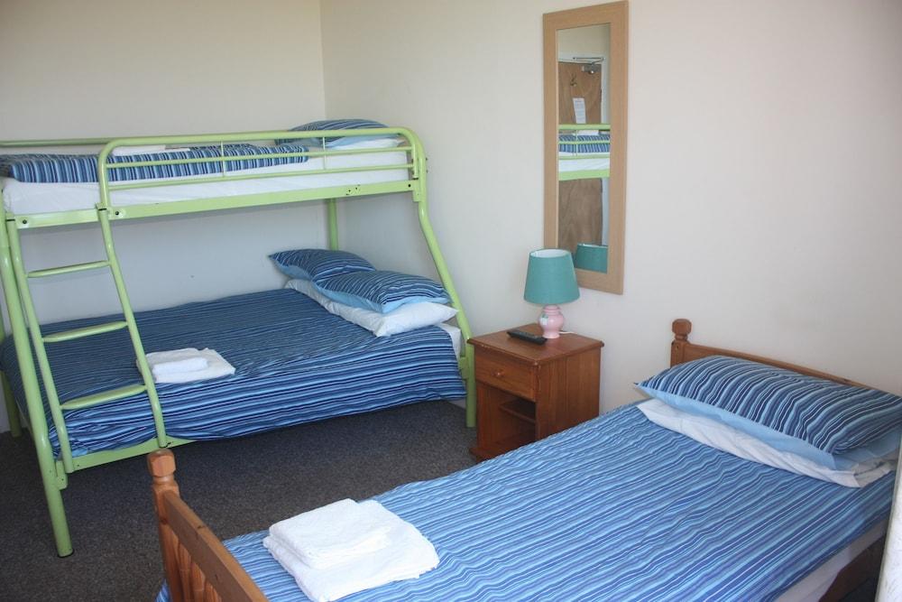 Longbeach Hotel - Hostel — 7
