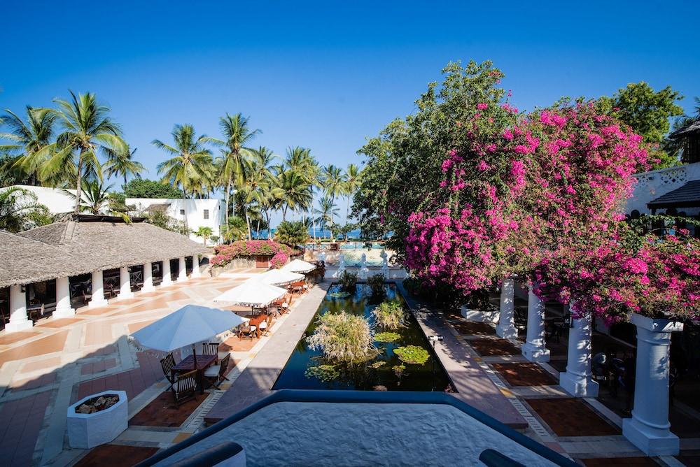 Serena Beach Hotel and Spa 16434 — 4