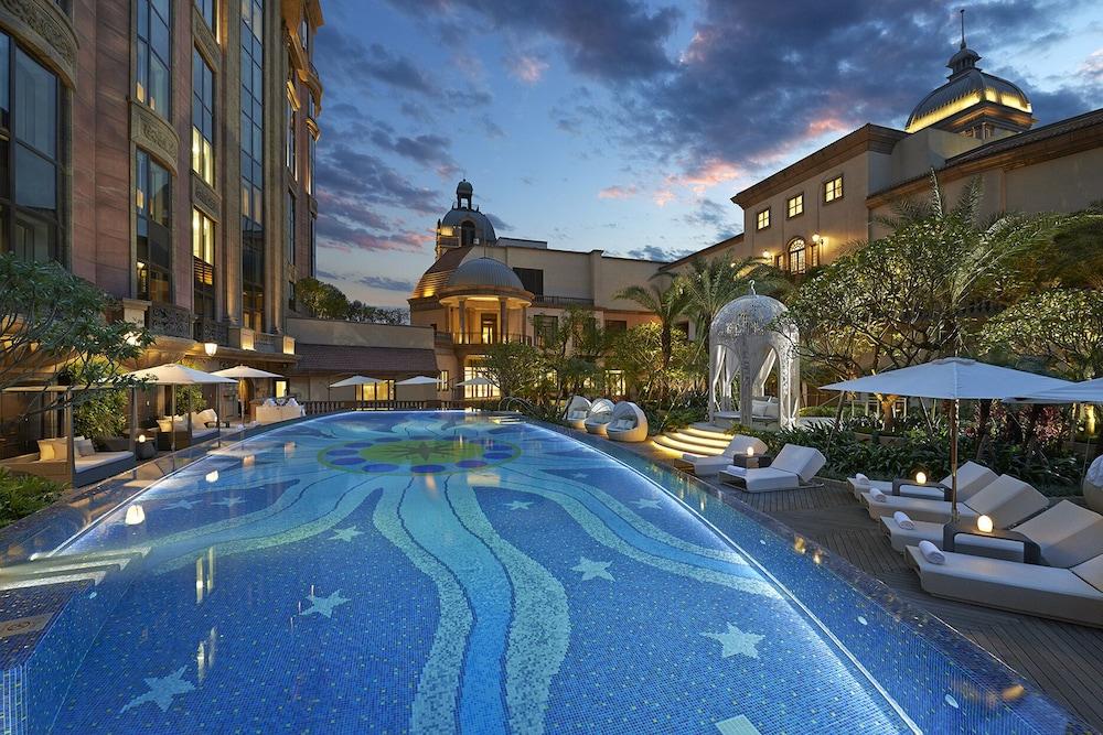 Mandarin Oriental Taipei 882325 — 2