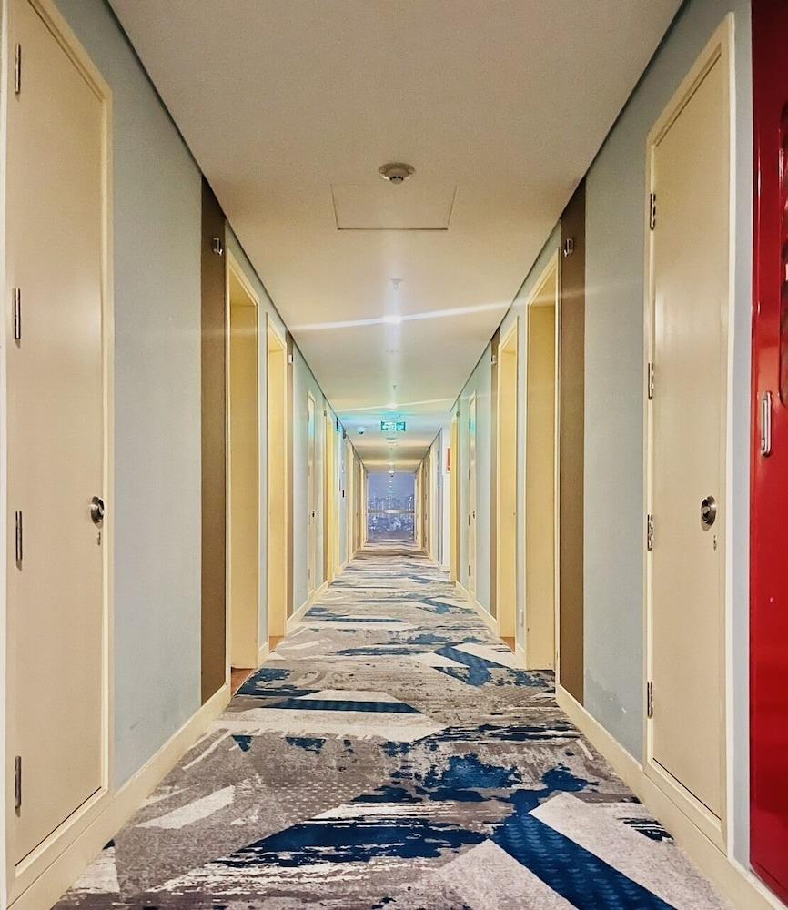 Ibis Saigon South — 7