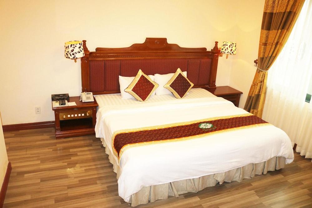 Central Hotel — 10
