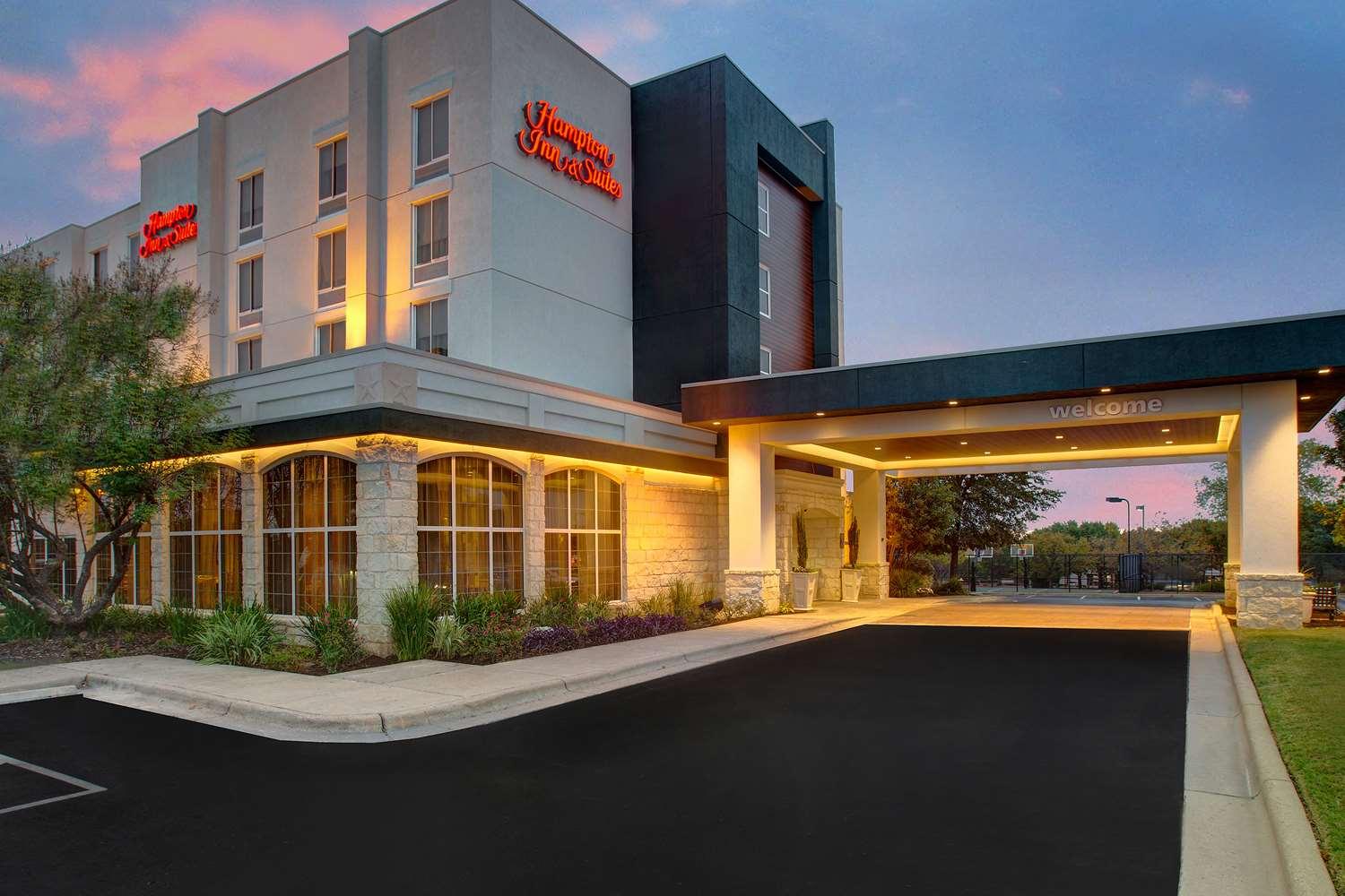 HAMPTON INN AND SUITES AUSTIN AIRPORT — 6
