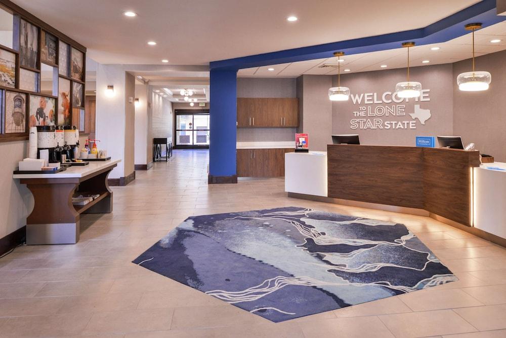 Hampton Inn & Suites Legacy Park-Frisco — 10