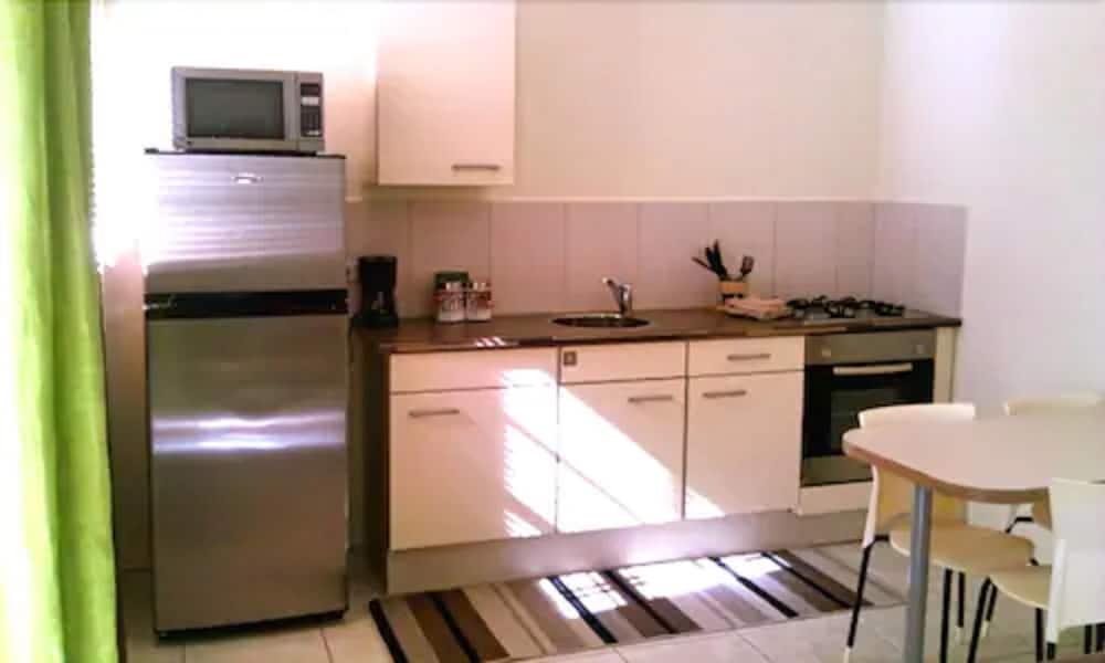ARUBA TROPIC APARTMENTS — 2