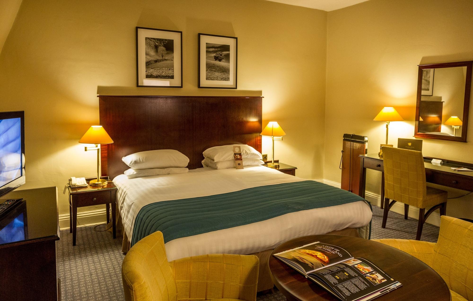 OLD SWAN HOTEL — 10