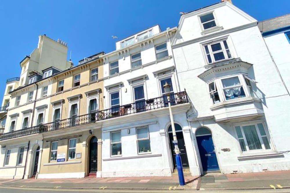 OYO Marine Parade Hotel Eastbourne Pier — 2