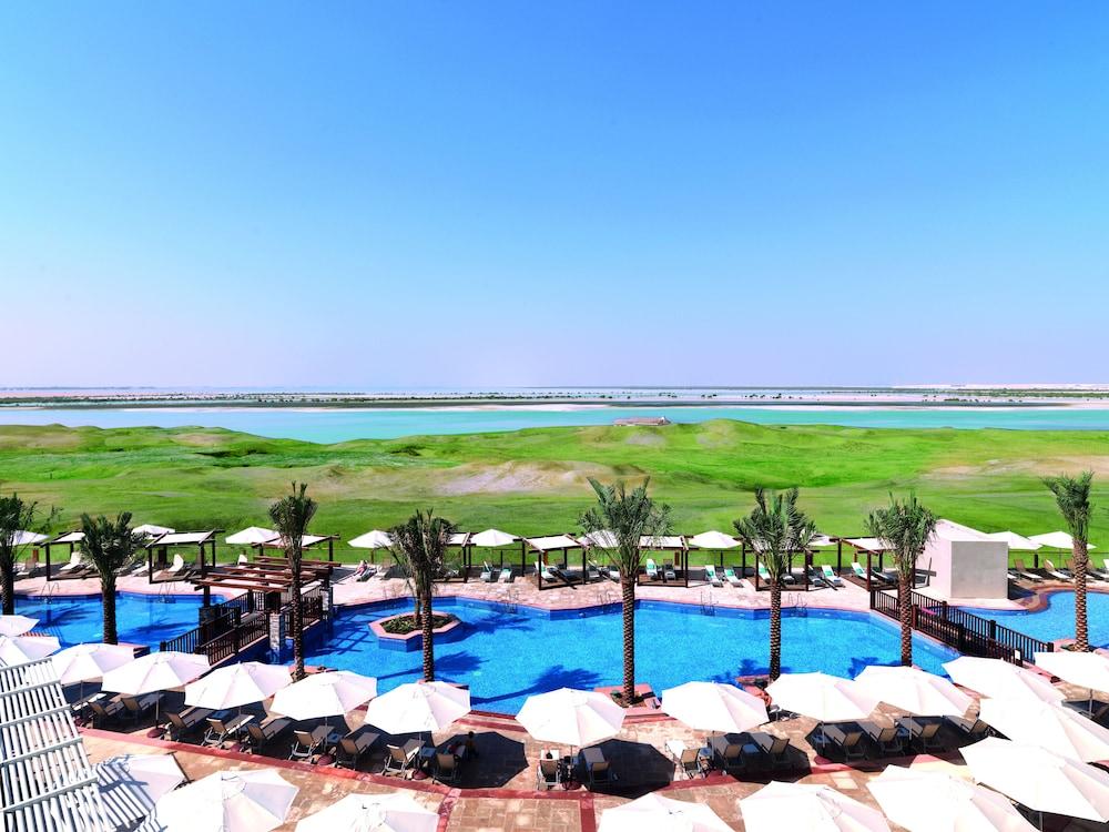 Yas Plaza Mangroves by IHG — 6