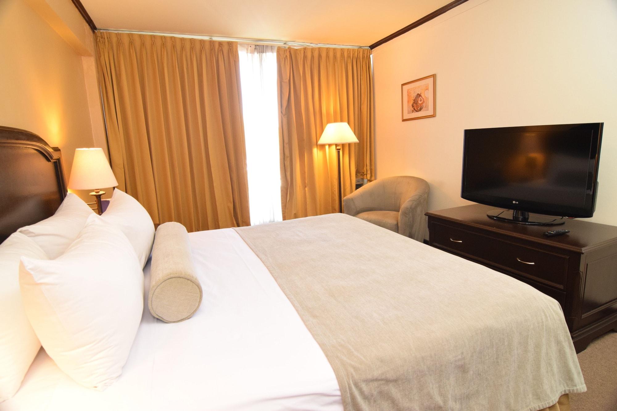 HOTEL PLAZA SUITES — 8