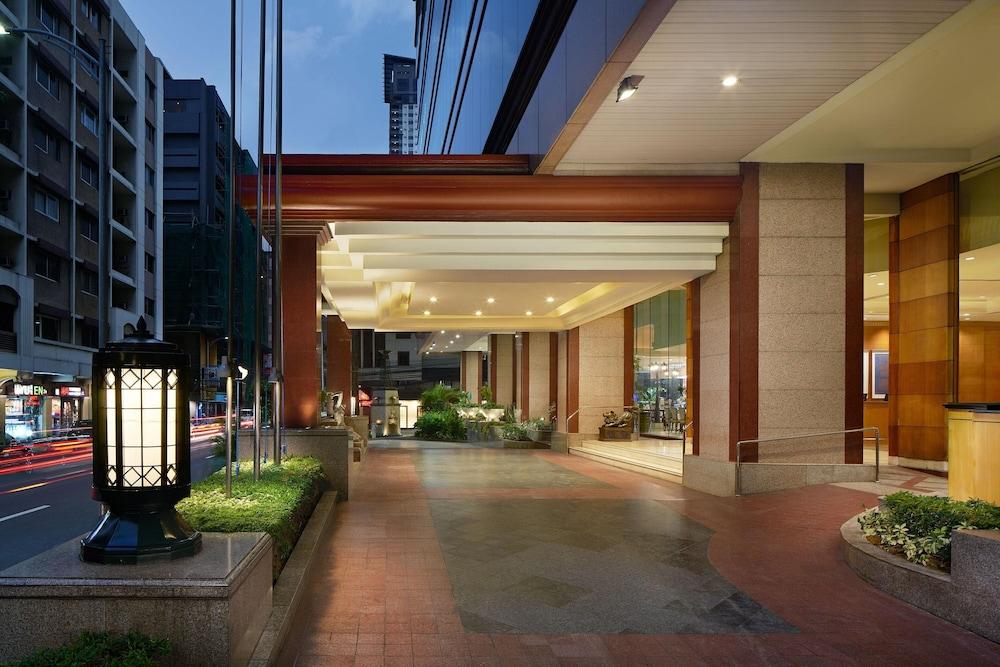 Sheraton Manila Bay — 4